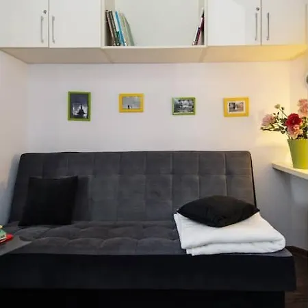 Cosy Studio Apartment-3